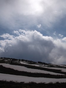 the clouds threatened...still it was sunny and short sleeves.... 